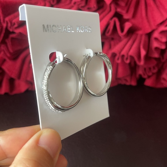 Michael kors CROSSOVER PAVE CRYSTAL sliver tone HOOPS NWT - Picture 2 of 5